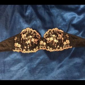 New strapless flower decal bra
